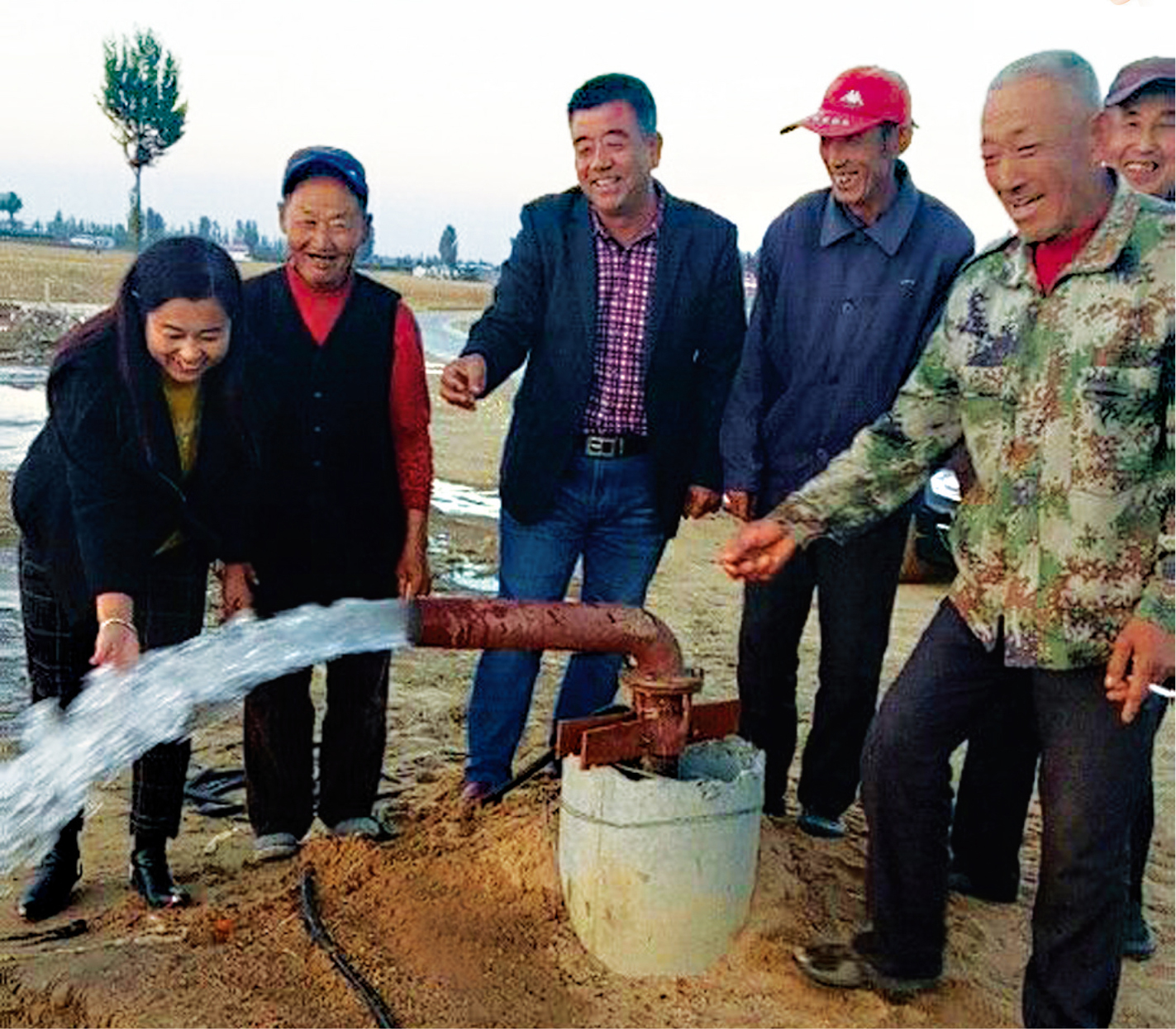 1539658679779994.jpg 市粮食局驻村工作队000.jpg