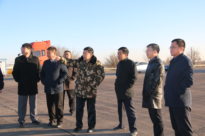 1543283453118845.jpg 000奇·达楞太检查我旗非洲猪瘟防控工作.jpg