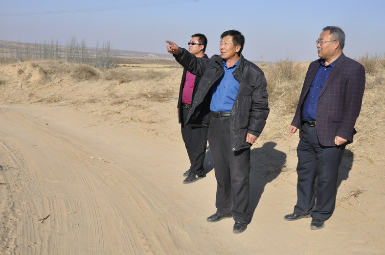 1543459425202636.jpg 0001刘玉良(右)向村.jpg