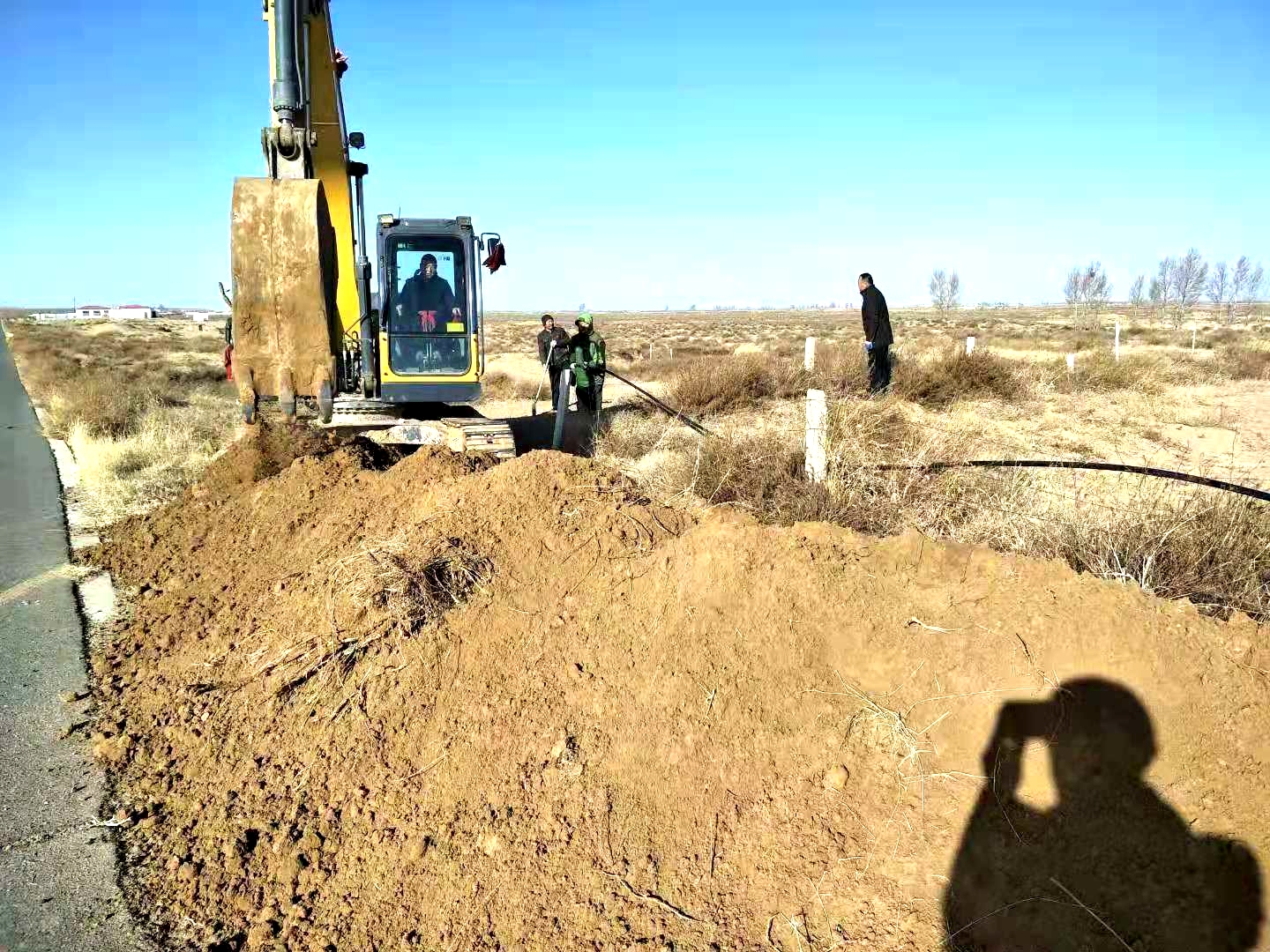 1543974306813730.jpg 01元宝湾村安装自来水施工现场.jpg