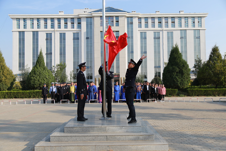 08展旦召苏木升国旗仪式 侯桂林摄.jpg