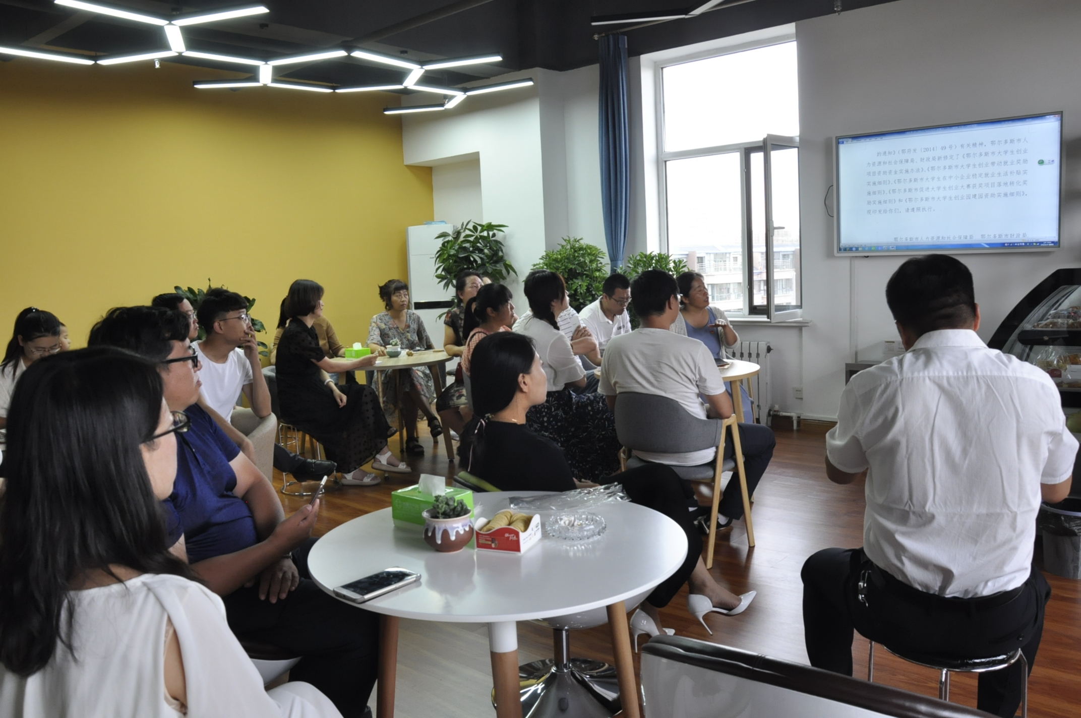 1531101862780252.jpg 3、创业者沙龙.JPG