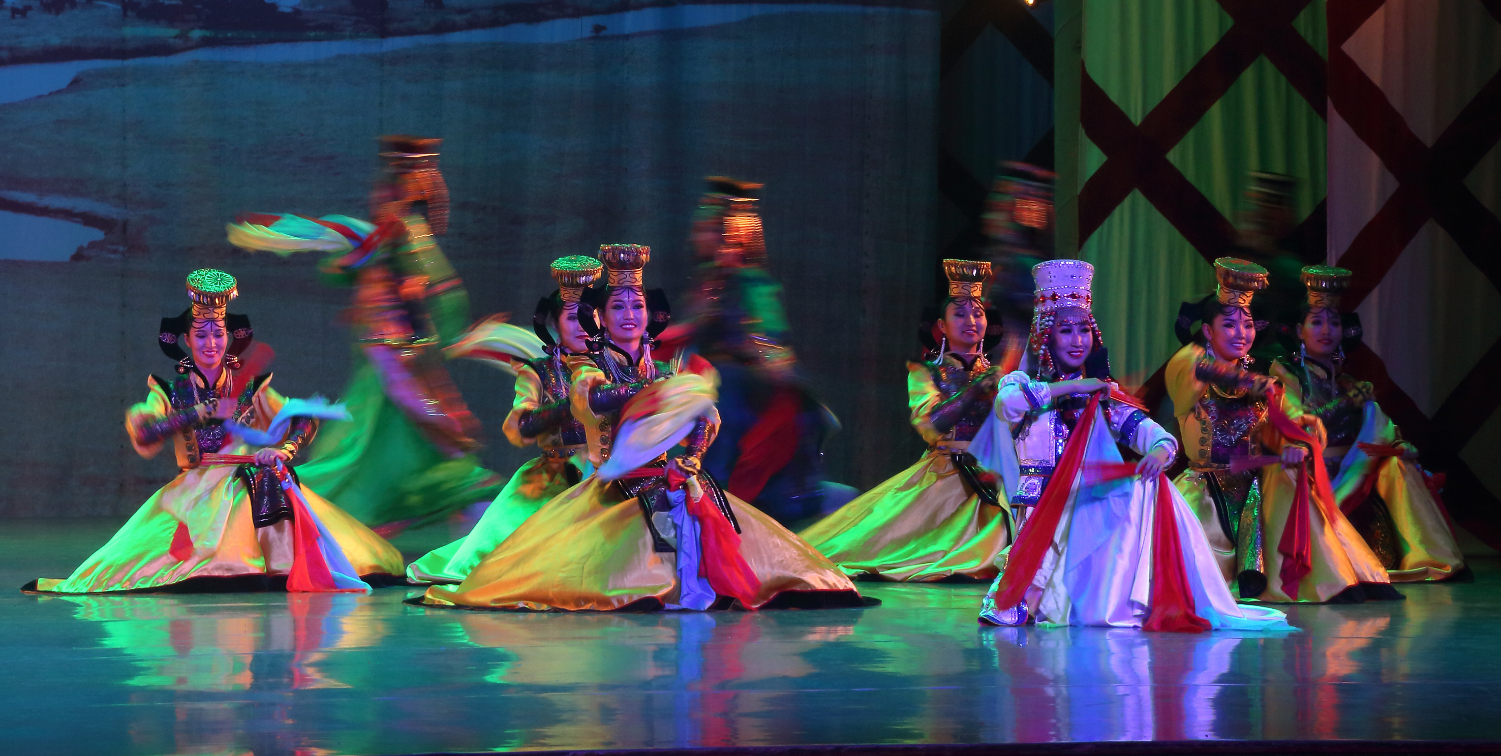 8鄂尔多斯婚礼 张国柱摄.jpg