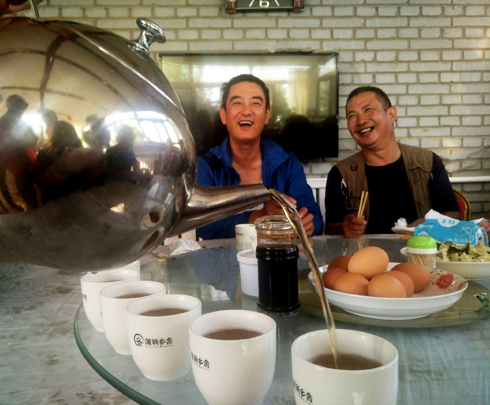 0《蒲新社区的早茶》翟冬梅 摄.jpg