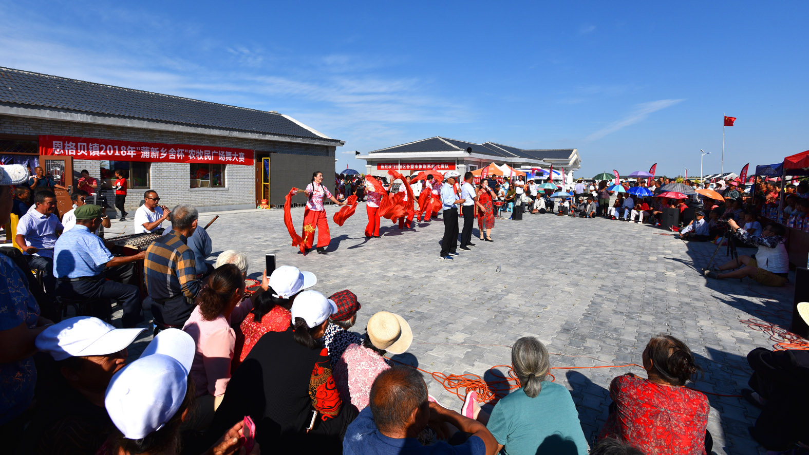 0《今个儿咱高兴》奇红 摄.jpg