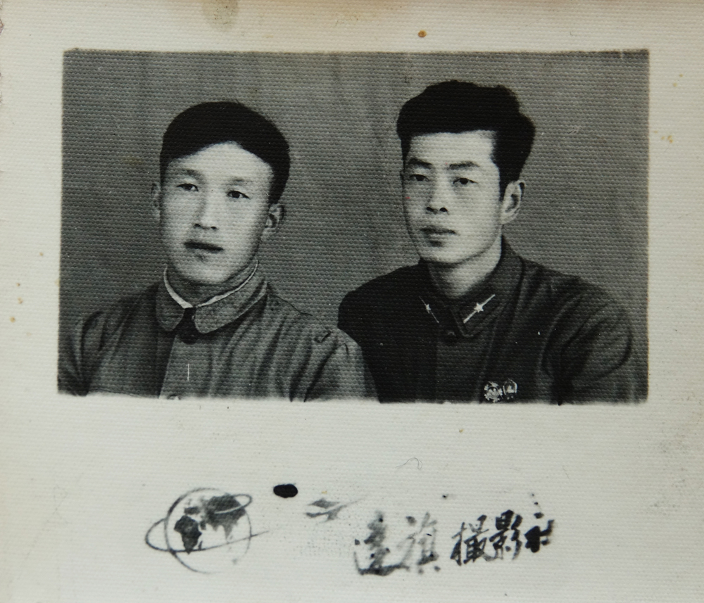3.图三，1961年左右，张文斌(左)与战友合影.jpg