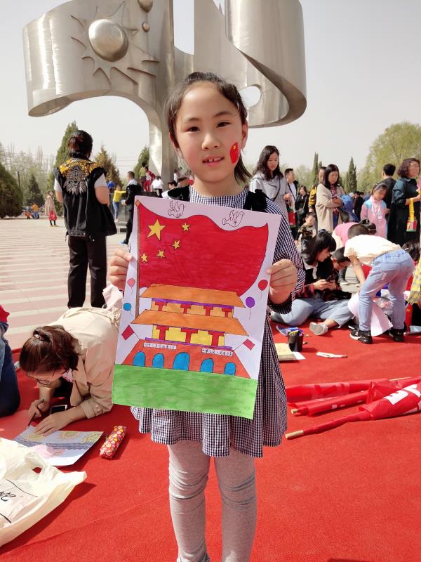 2.1郭玥彤用绘画方式，表达对祖国的热爱.jpg