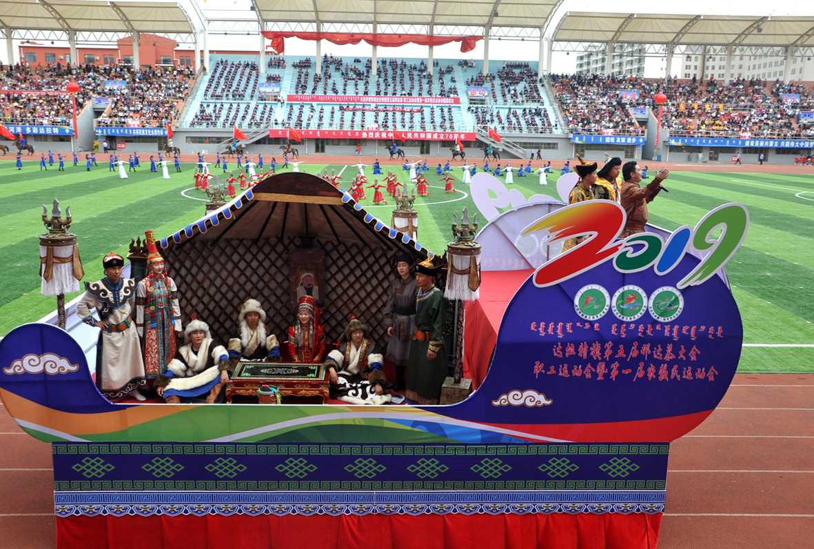 民族团结一家亲 张芳摄00000.jpg