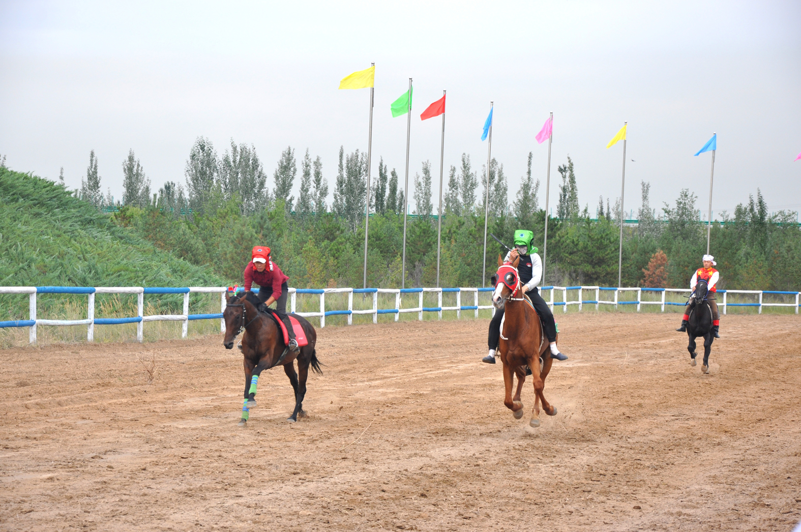 奋勇争先 王耀宗 摄000.jpg