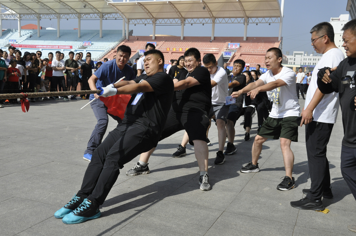 劲往一处使  王晓丽摄.JPG