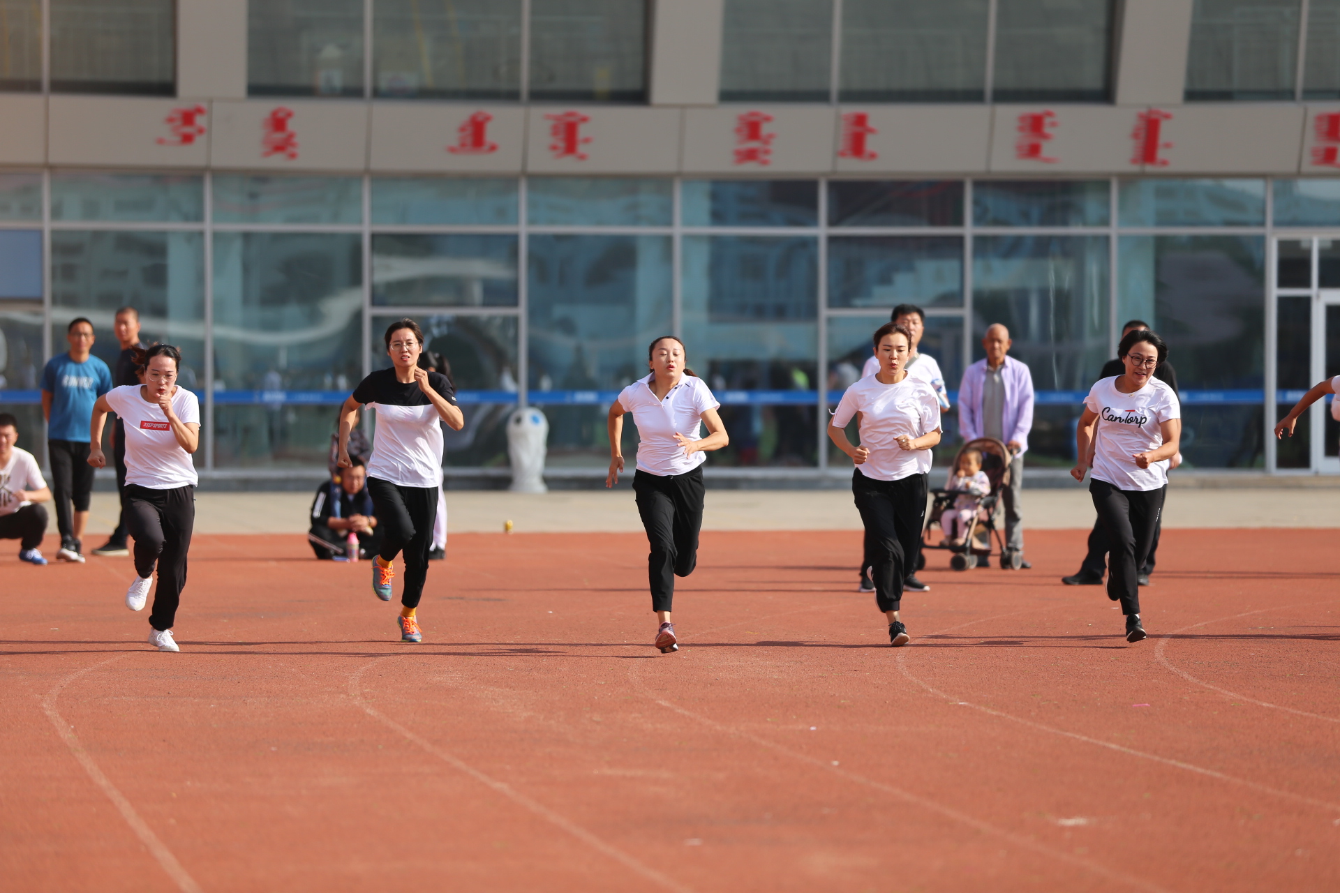 奔跑吧  张冰雪 摄.jpg