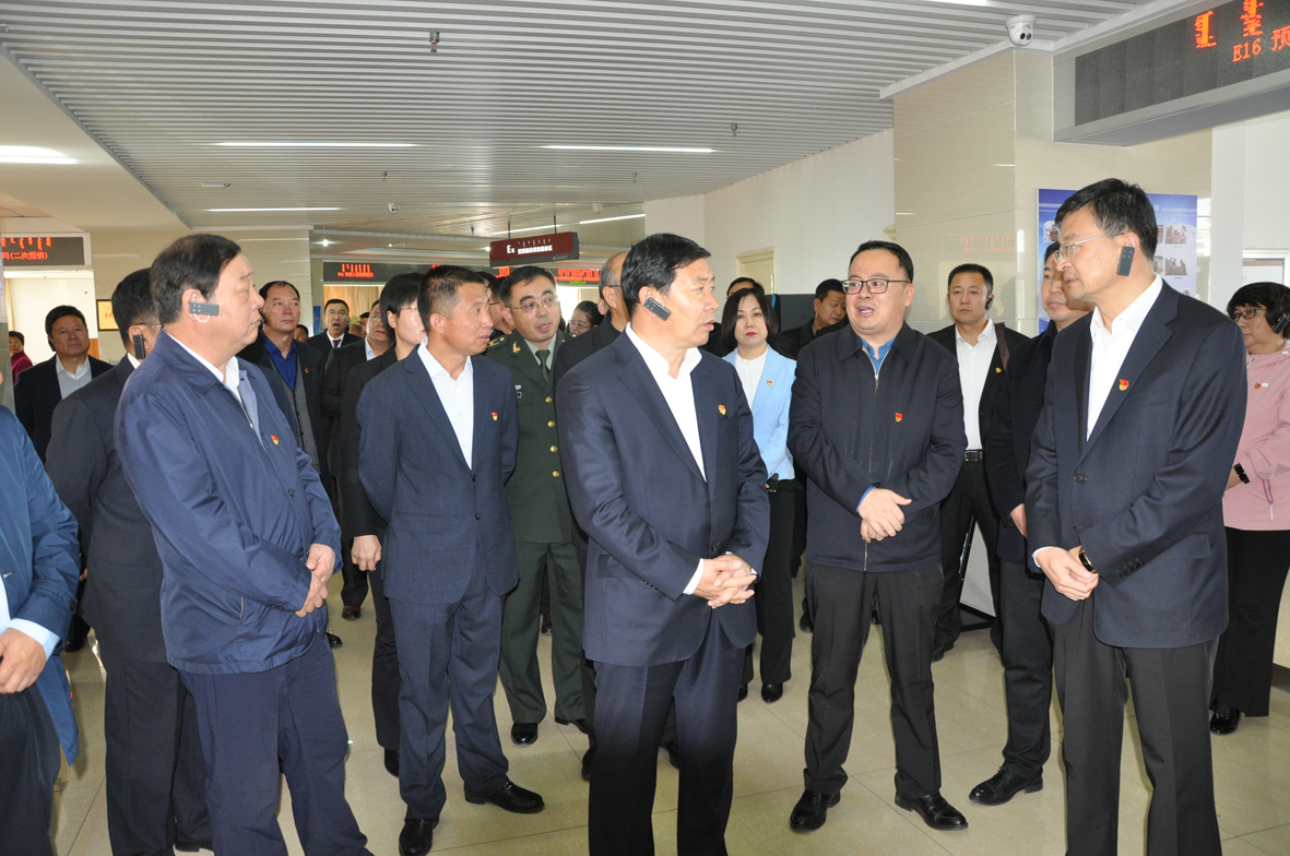 5.锡尼街道召南社区政务服务综合楼“红色纽带 党建联盟”.jpg