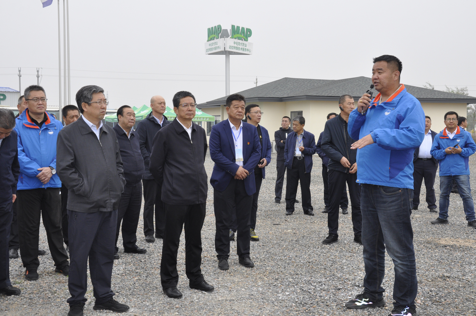 3.2听取中化农业社会化服务组织建设情况 (2).JPG