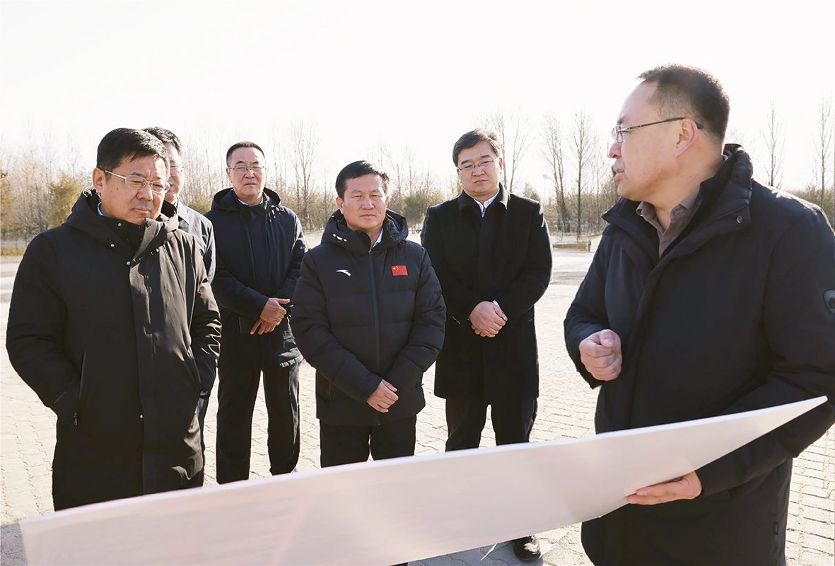 1742455582745292.jpg 旗四大班子领导集体调研城市建设工作.jpg