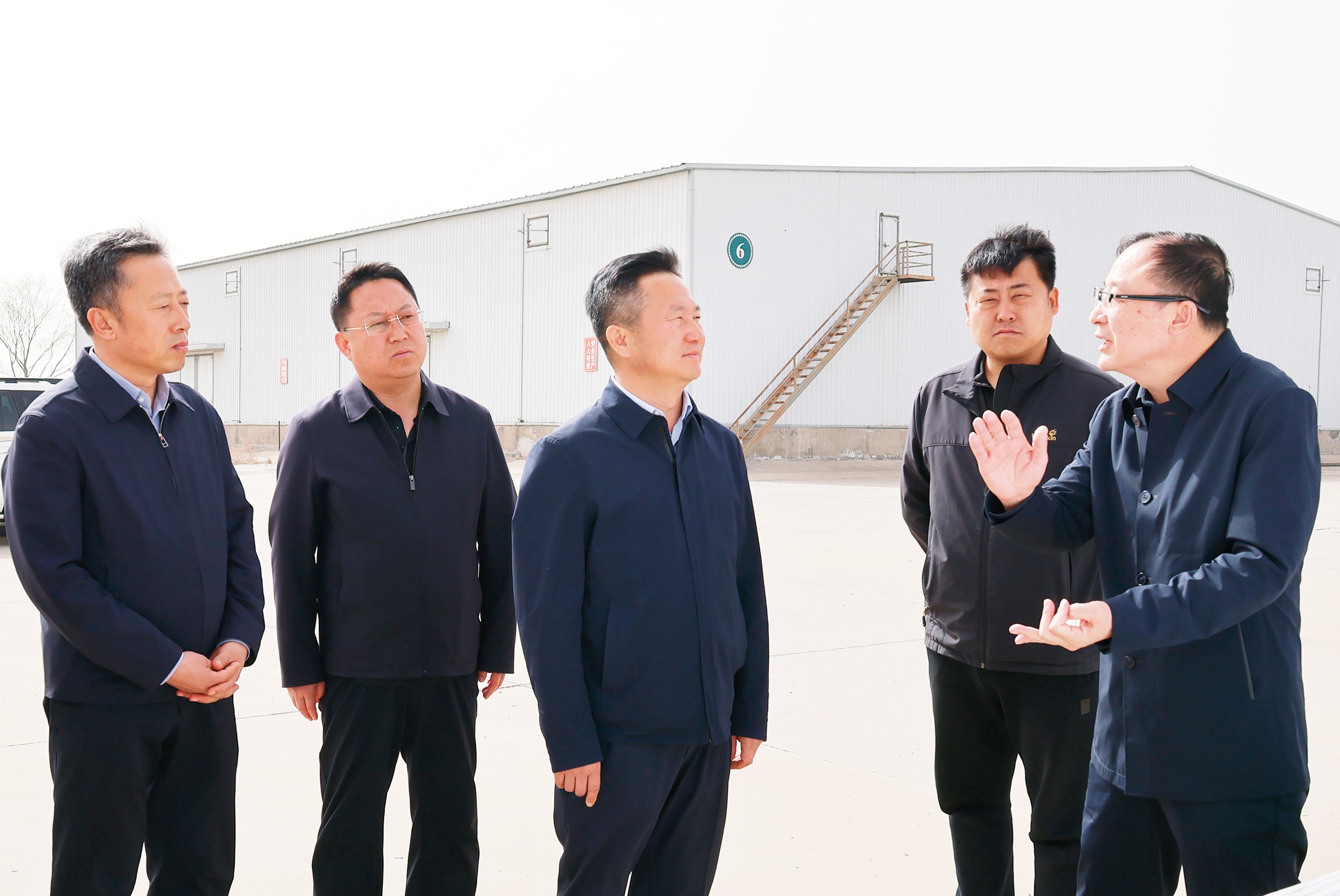 1753865496588751.jpg 王小平到吉格斯太镇开展“四下基层”现场办公活动.jpg