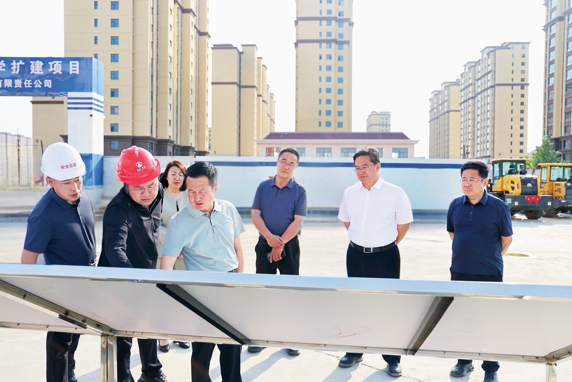 1753930125581443.jpg 旗四大班子领导集体调研城市建设和罕台川流域生态环境综合治理工作.jpg