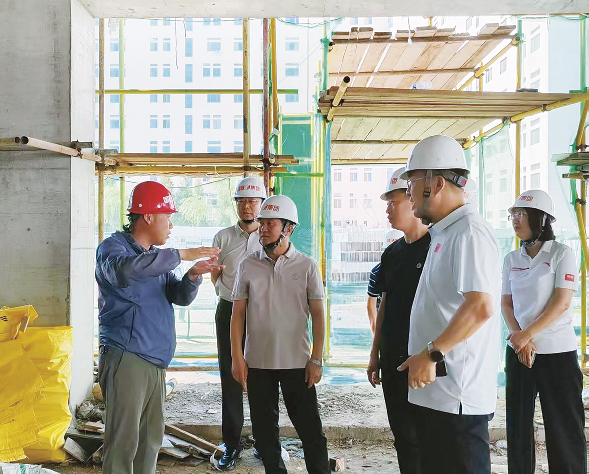 1754360153280761.jpg 王小平调研校园建设十大提升工程推进情况.jpg