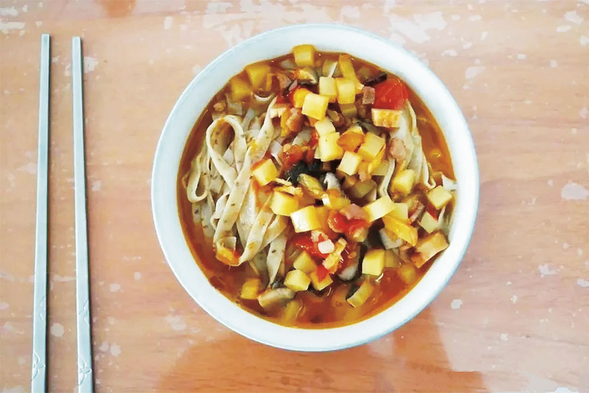 1755829855395266.jpg 母亲的手擀豆面配图.jpg