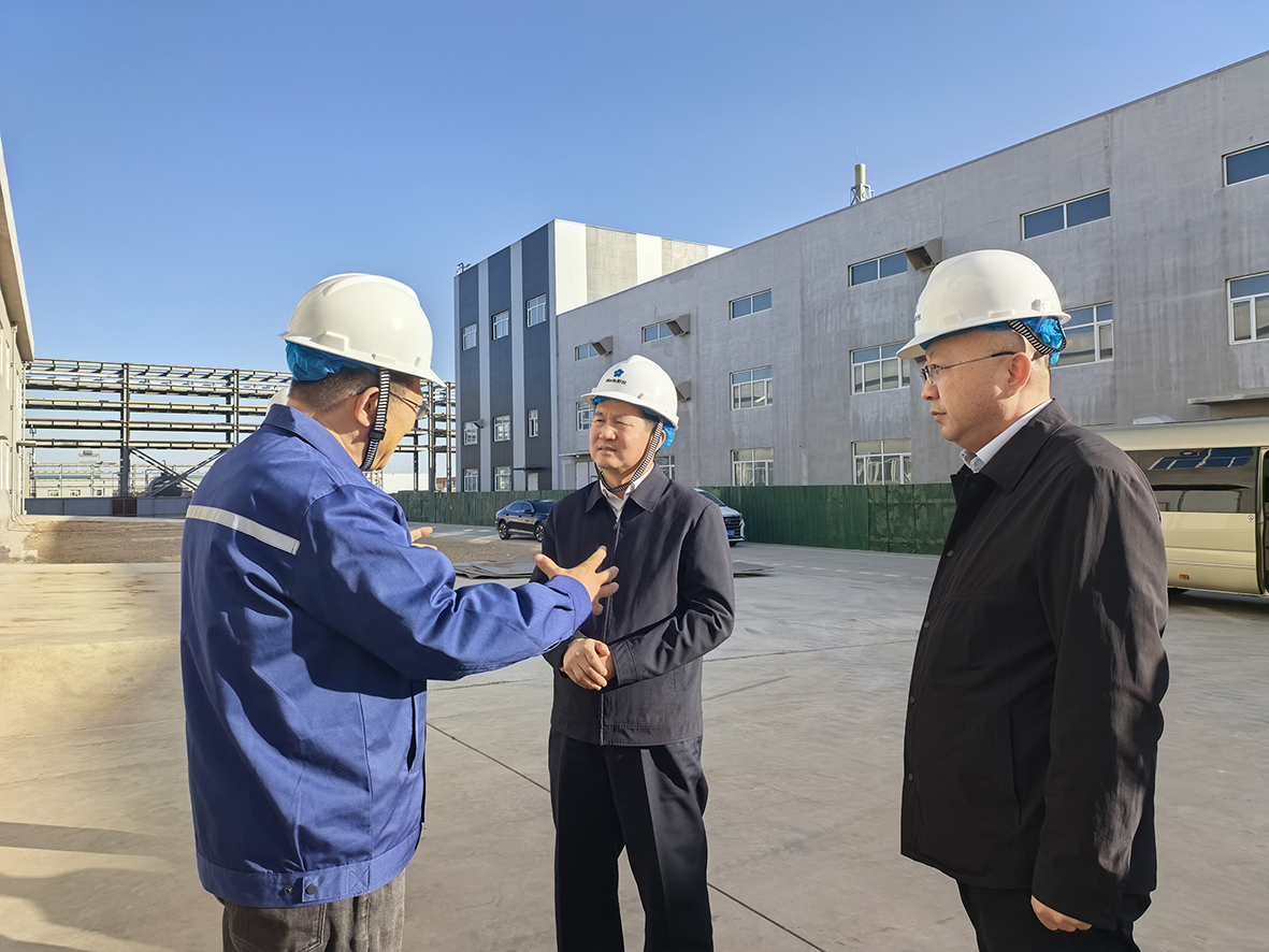 1763025207526050.jpg 王小平到达拉特经济开发区调研专精特新项目建设情况.jpg